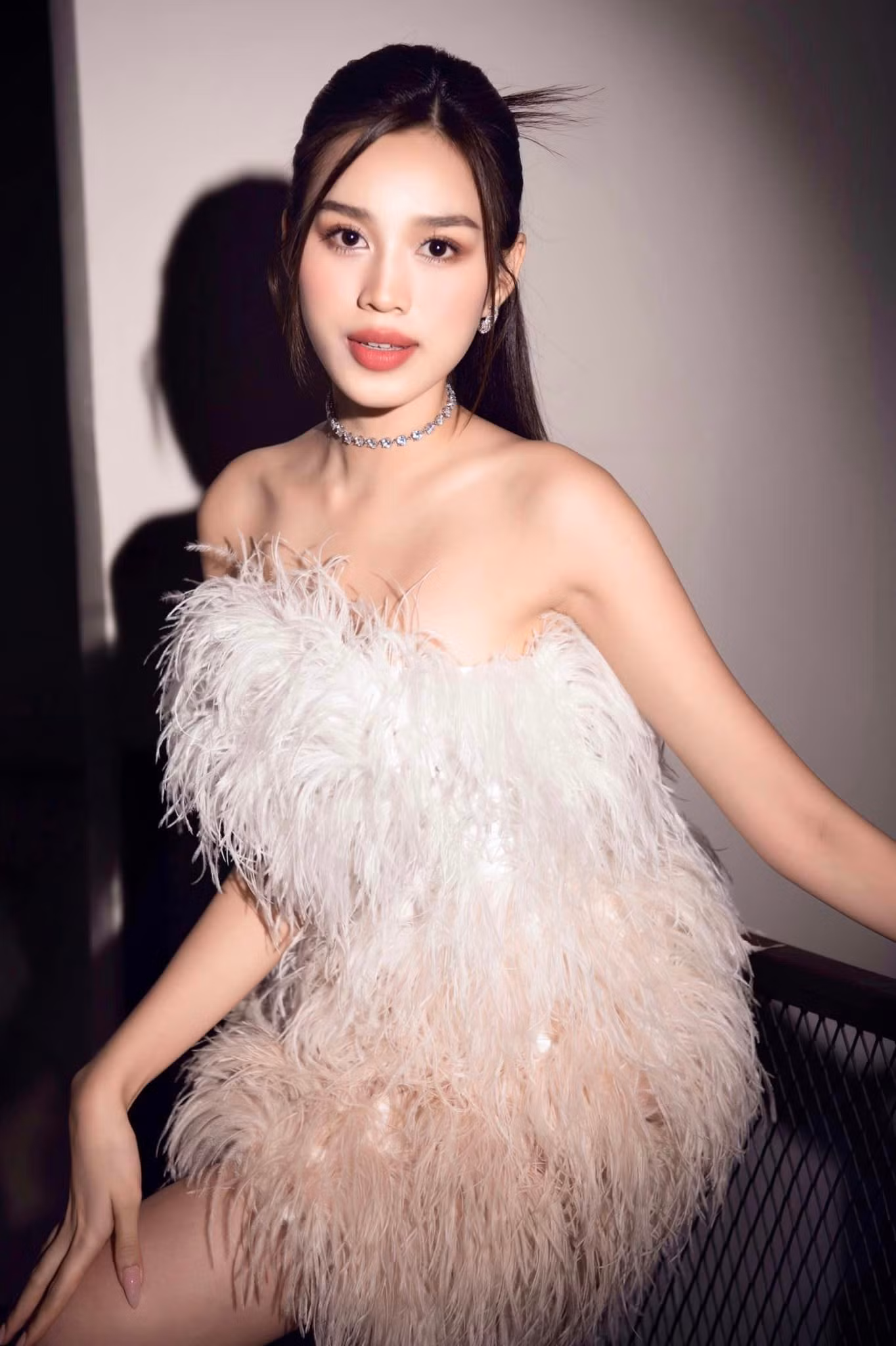 Hai nàng hậu rất hay trêu đùa nhau trên mạng xã hội. Hai nàng hậu rất hay trêu đùa nhau trên mạng xã hội.