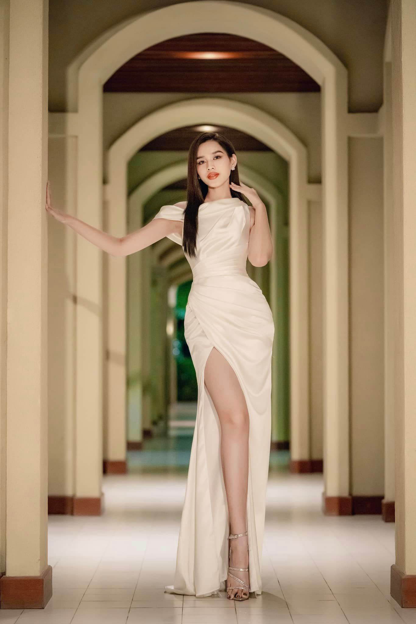 Đỗ Thị Hà ngày càng xinh đẹp ngay cả sau khi hết nhiệm kỳ.