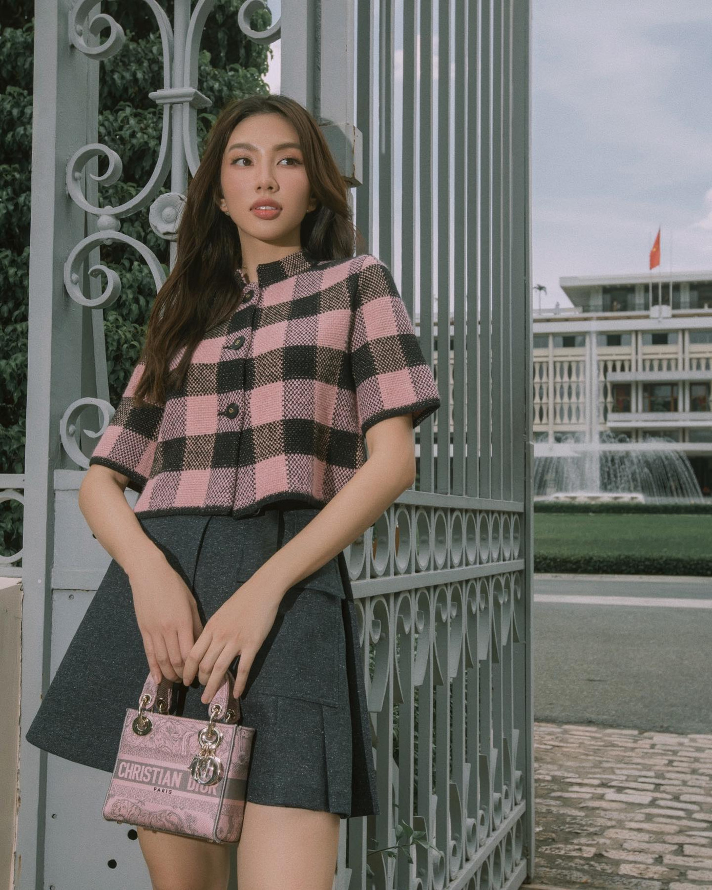 Thùy Tiên không phải MGI đầu tiên gỡ bỏ danh hiệu trên trang cá nhân.