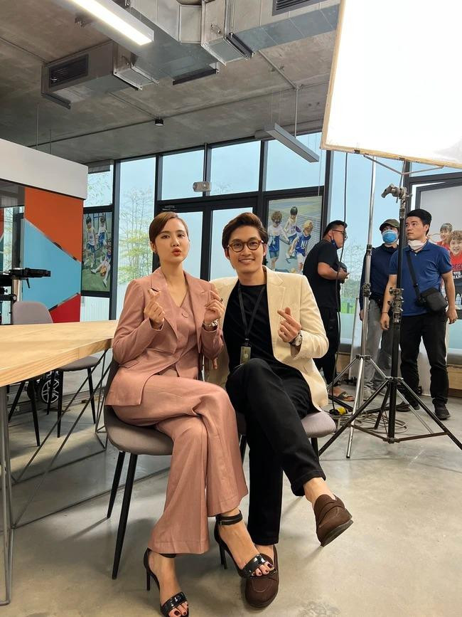 Cả hai phối hợp ăn ý trong mọi cảnh quay Cả hai phối hợp ăn ý trong mọi cảnh quay