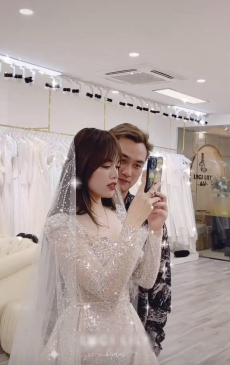 Nam diễn viên đưa vợ sắp cưới đi chọn váy Nam diễn viên đưa vợ sắp cưới đi chọn váy