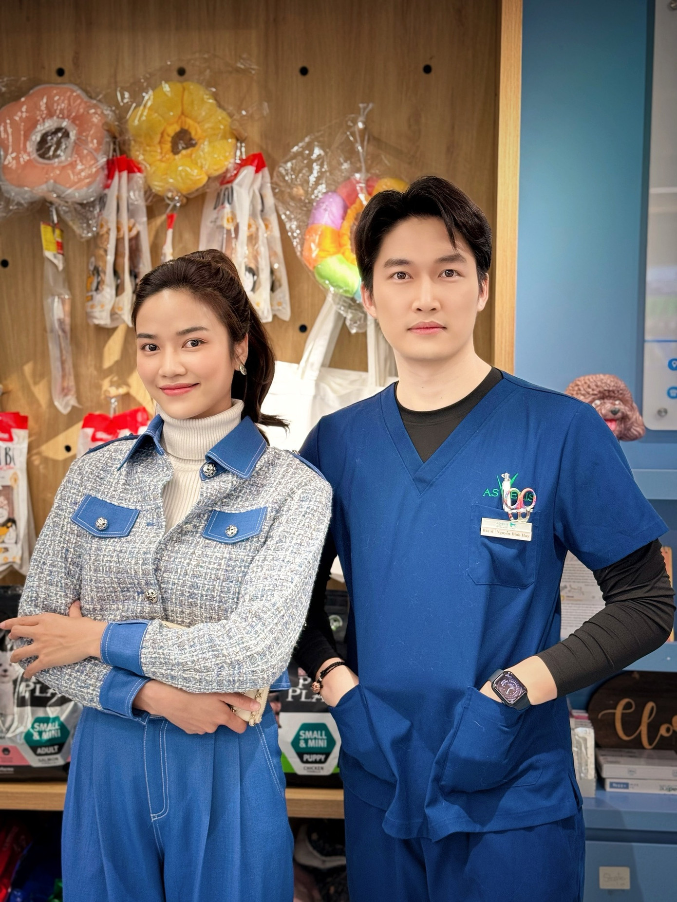 Hai nhân vật vì nhiều lý do mà ngày càng xích lại gần nhau. Hai nhân vật vì nhiều lý do mà ngày càng xích lại gần nhau.