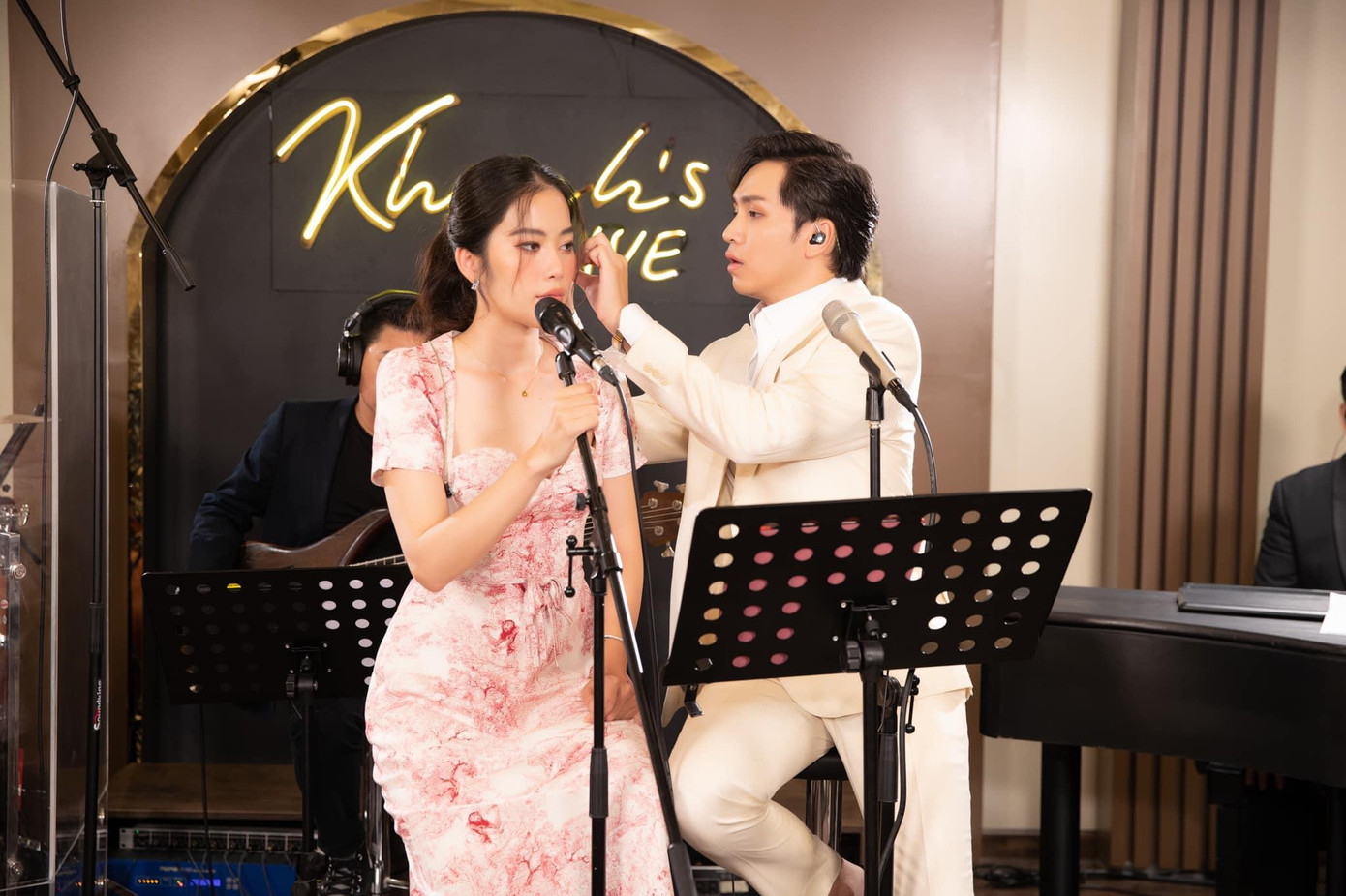 Khán giả vẫn chưa biết tại sao cặp đôi lại tan vỡ Khán giả vẫn chưa biết tại sao cặp đôi lại tan vỡ