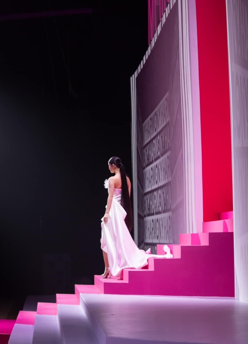 Phương Nhi thừa nhận cô còn ít kinh nghiệm trình diễn. Phương Nhi thừa nhận cô còn ít kinh nghiệm trình diễn.