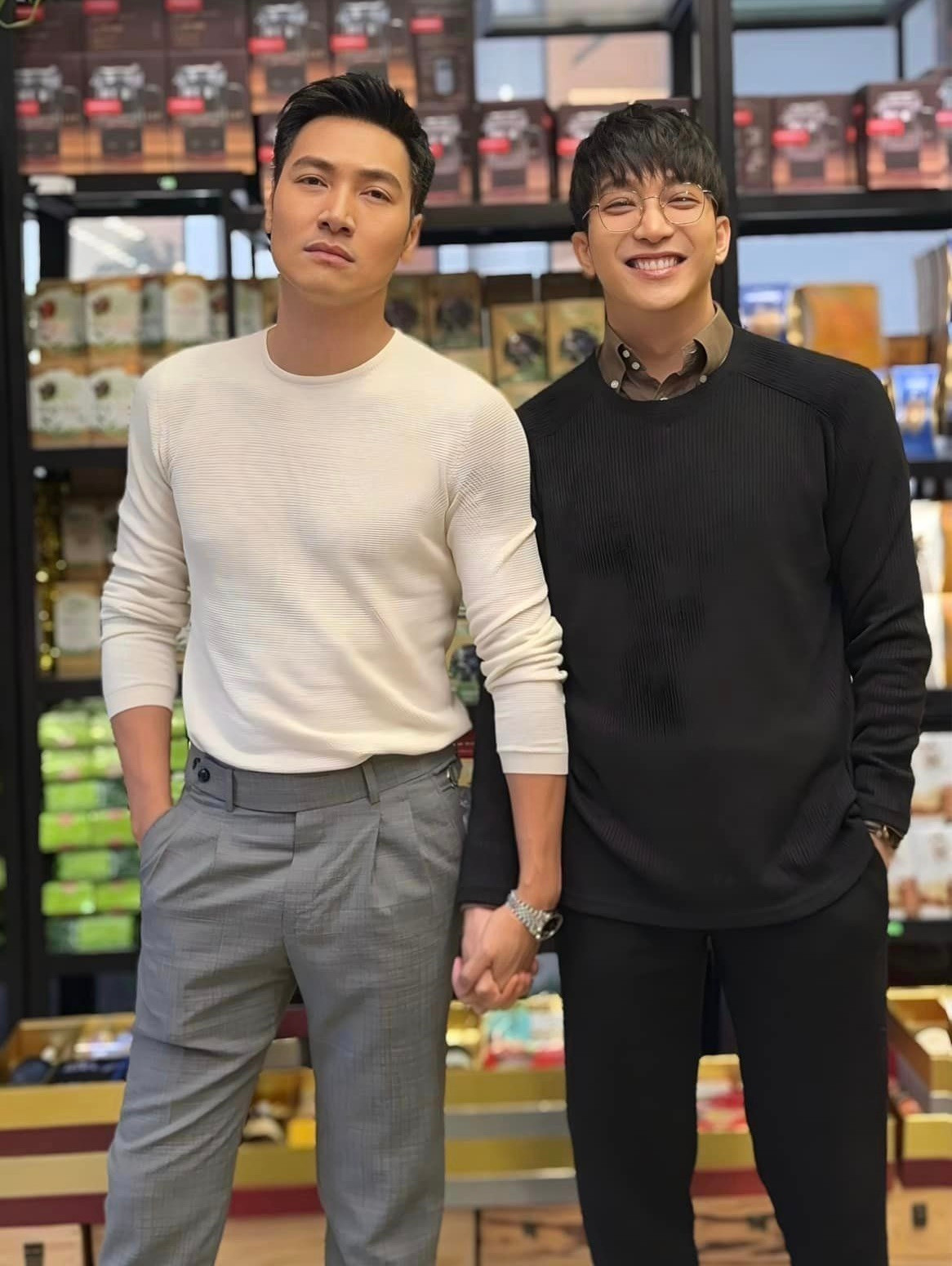 Mạnh Trường, B Trần rủ nhau đi siêu thị.