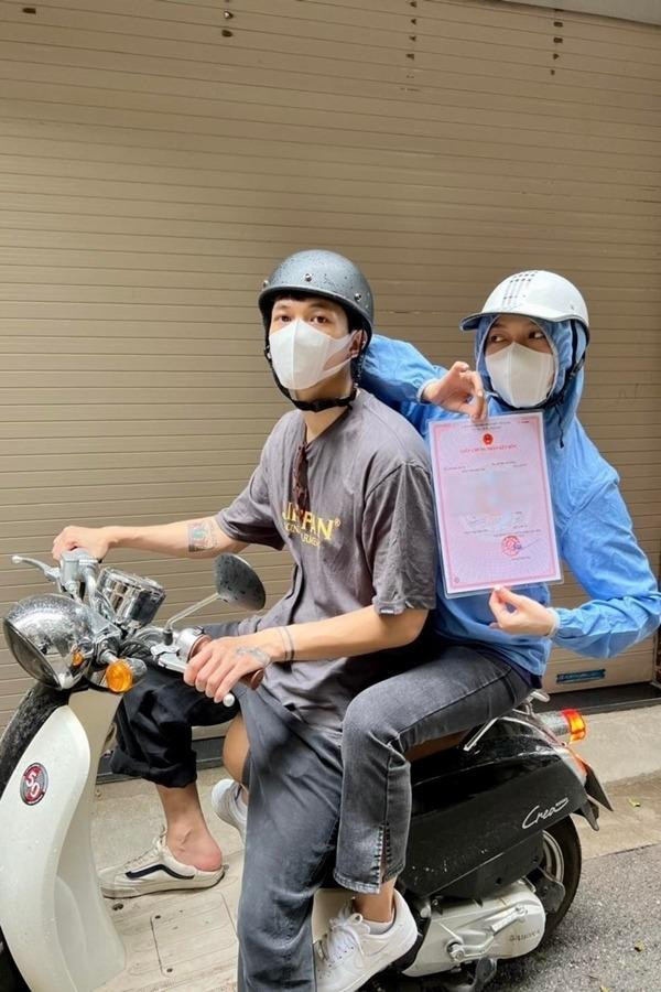 Sao Việt đang có trào lưu khoe giấy đăng ký kết hôn?