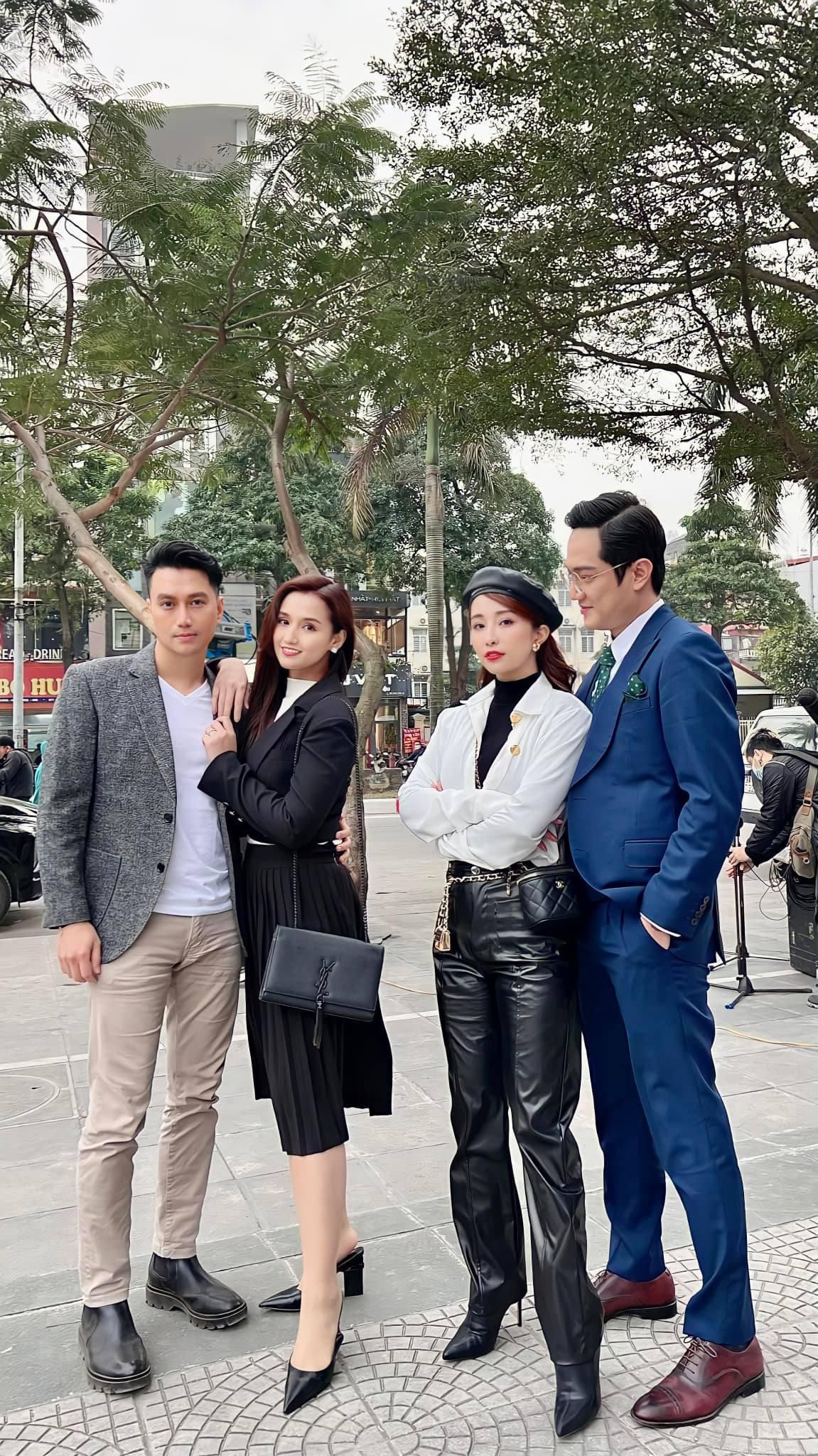 Dàn diễn viên chính của Về Chung Một Nhà Dàn diễn viên chính của Về Chung Một Nhà