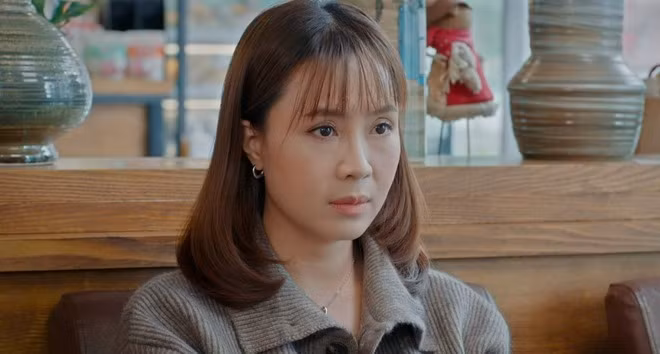 Diễn xuất của Hồng Diễm trong phim bị cho là một màu, thiếu đột phá như kỳ vọng.