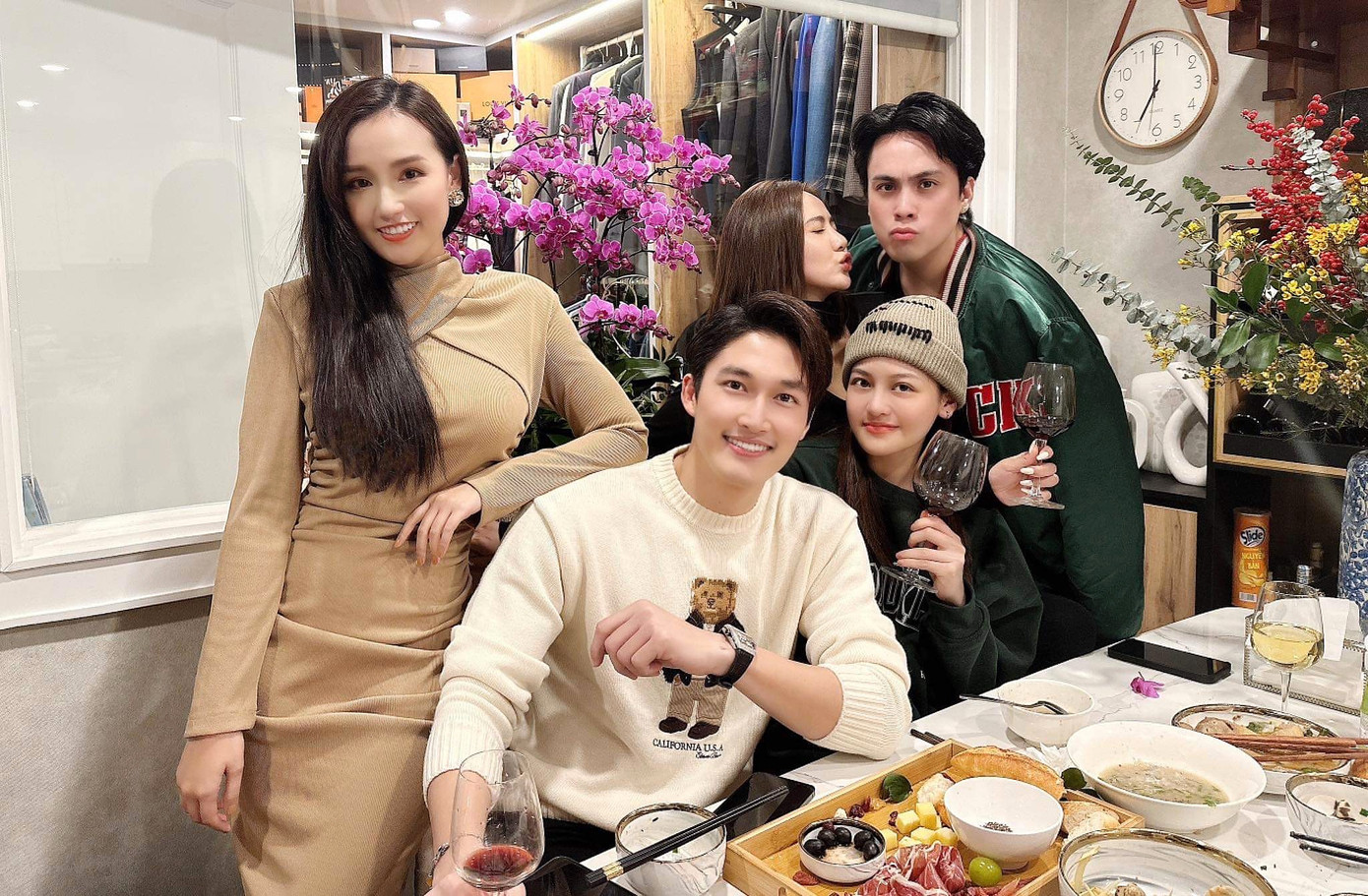 Hội bạn đình đám phim VTV. Hội bạn đình đám phim VTV.