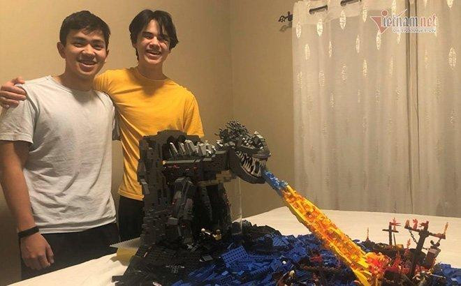 Anh Phú rất thích xếp lego. Ảnh: Vietnamnet