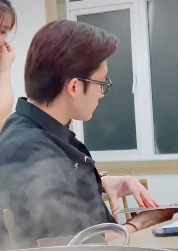 Ngoài đời, Đình Tú vẫn đẹp trai như trên phim Ngoài đời, Đình Tú vẫn đẹp trai như trên phim