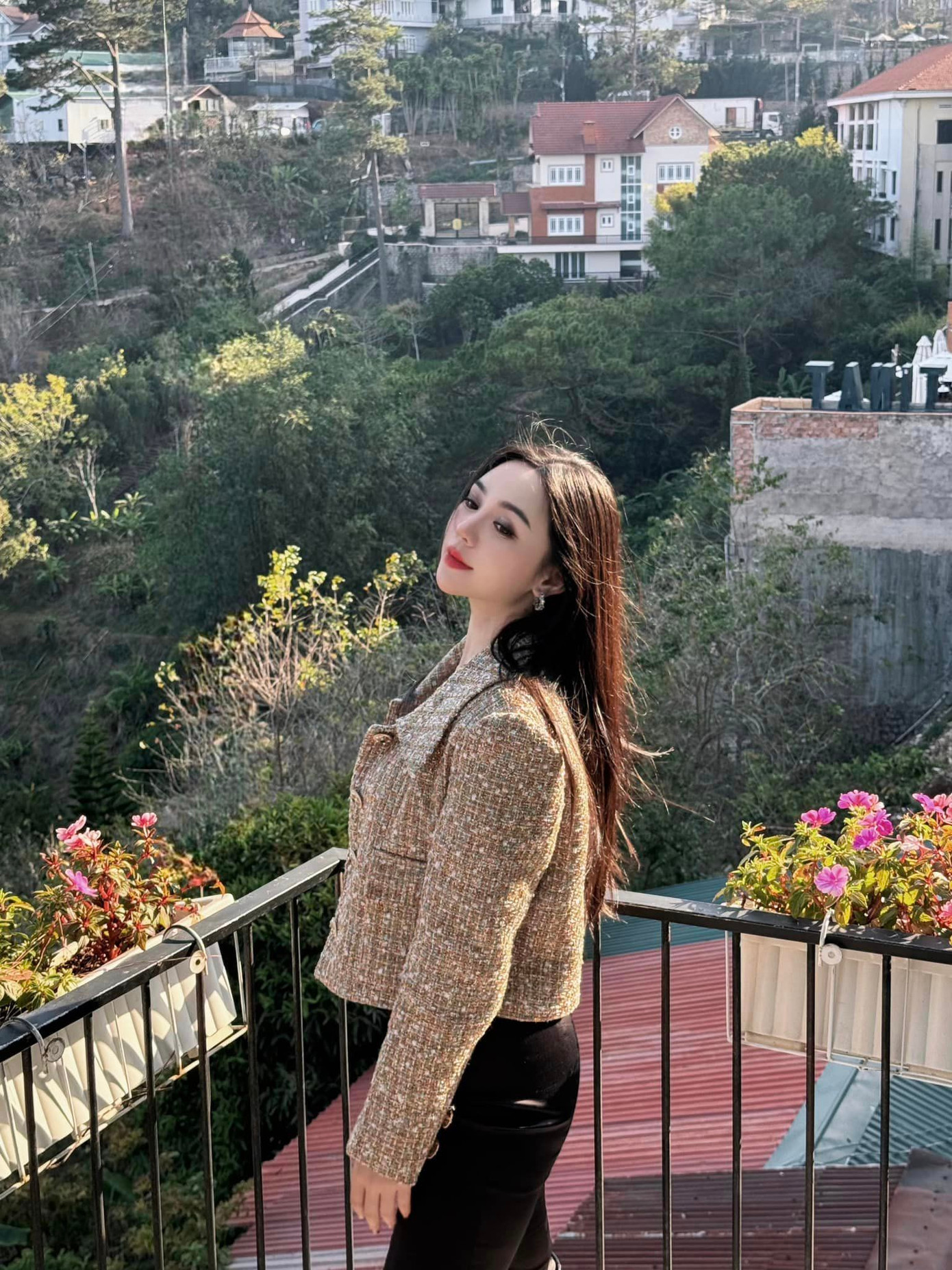 Hai người chụp ảnh ở cùng một chỗ Hai người chụp ảnh ở cùng một chỗ