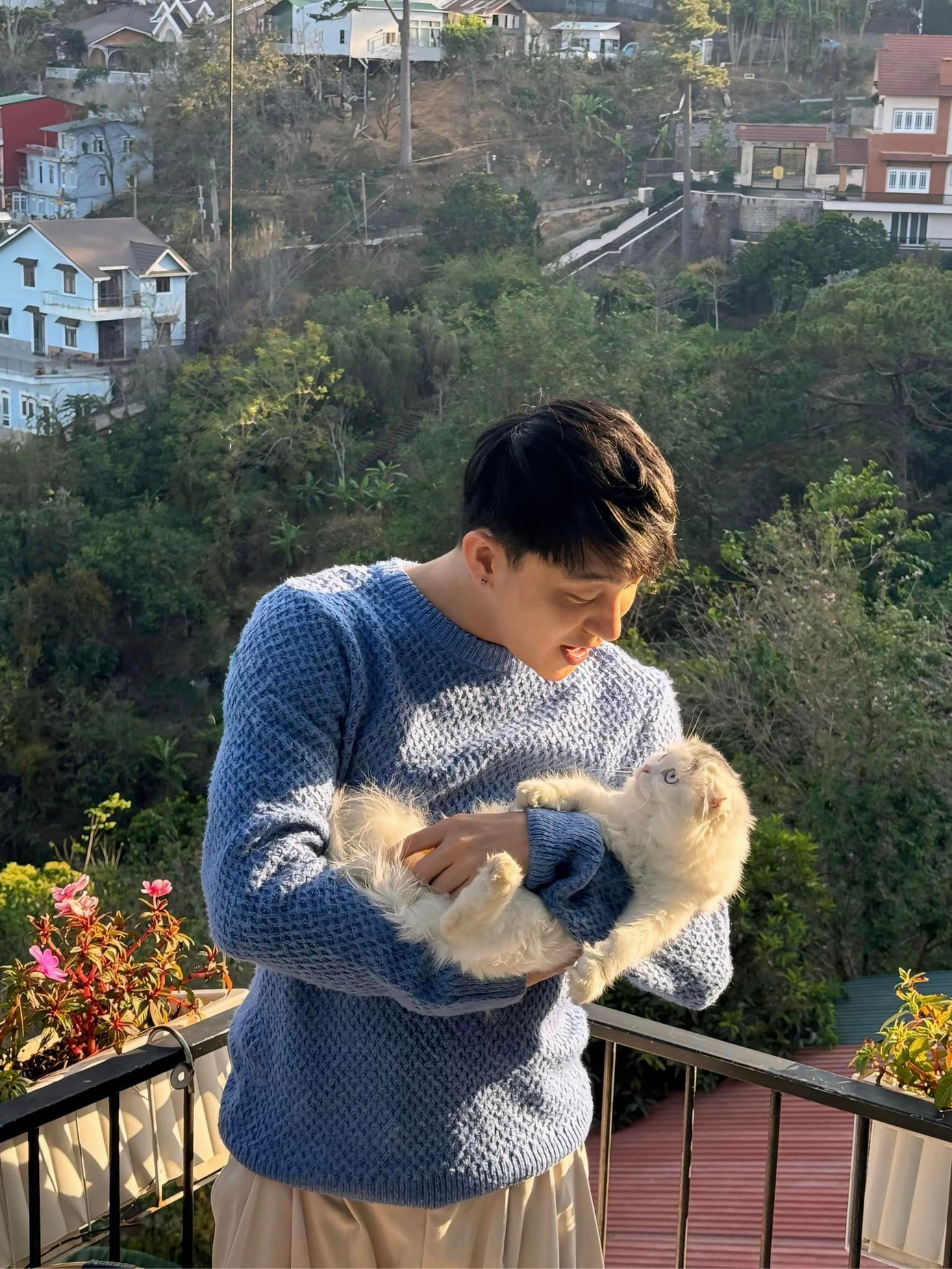 Hai người chụp ảnh ở cùng một chỗ Hai người chụp ảnh ở cùng một chỗ