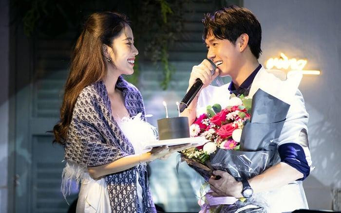 Song Luân và Nam Em trong đêm nhạc mừng sinh nhật nam ca sĩ. Song Luân và Nam Em trong đêm nhạc mừng sinh nhật nam ca sĩ.