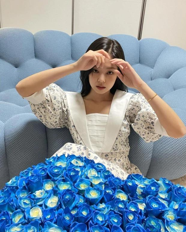 Giống hệt hình Jennie chụp tại nhà riêng