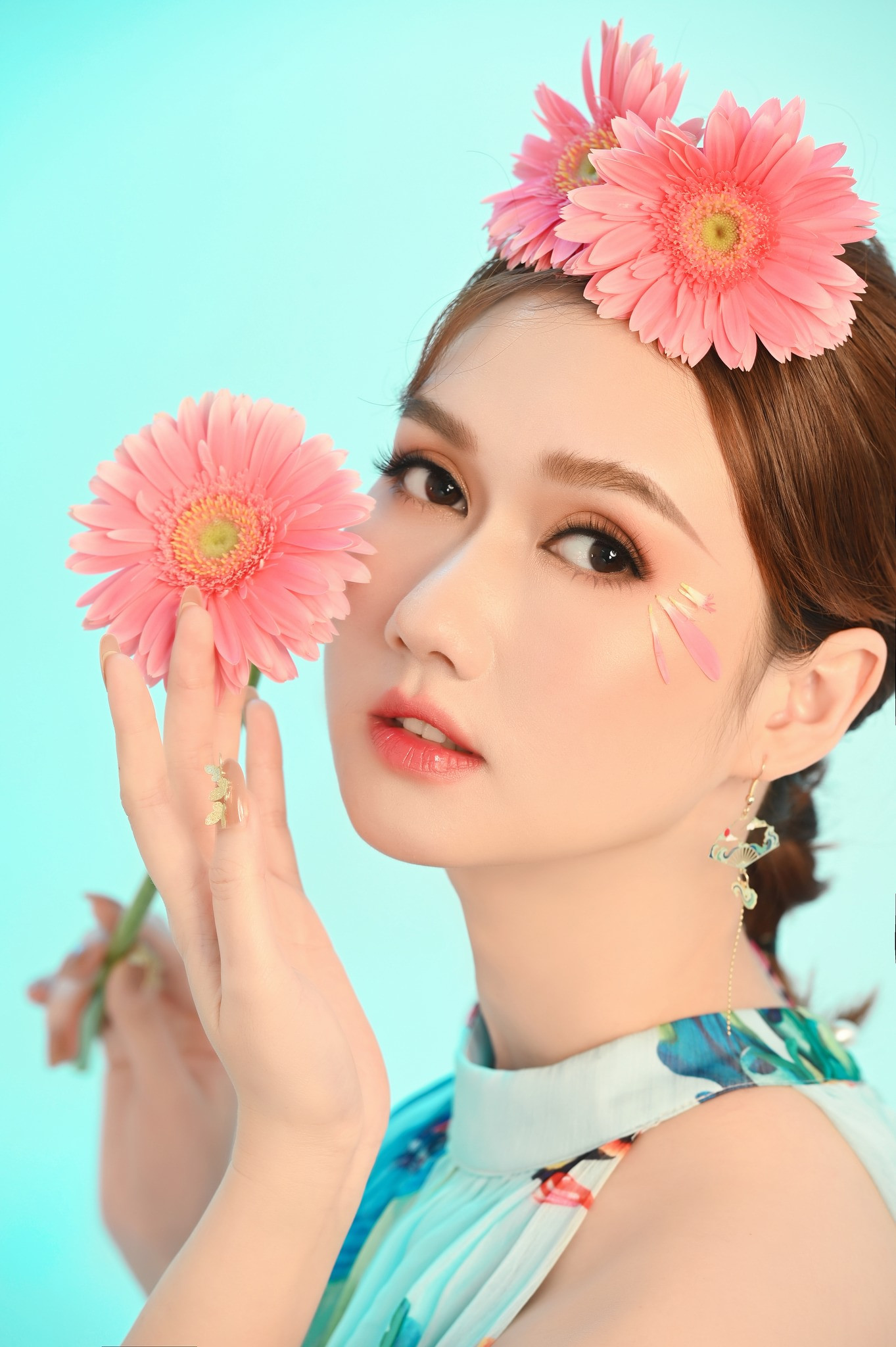 Hương Giang được khen chia tay văn minh, thậm chí đứng ra bảo vệ Đình Tú. Hương Giang được khen chia tay văn minh, thậm chí đứng ra bảo vệ Đình Tú.