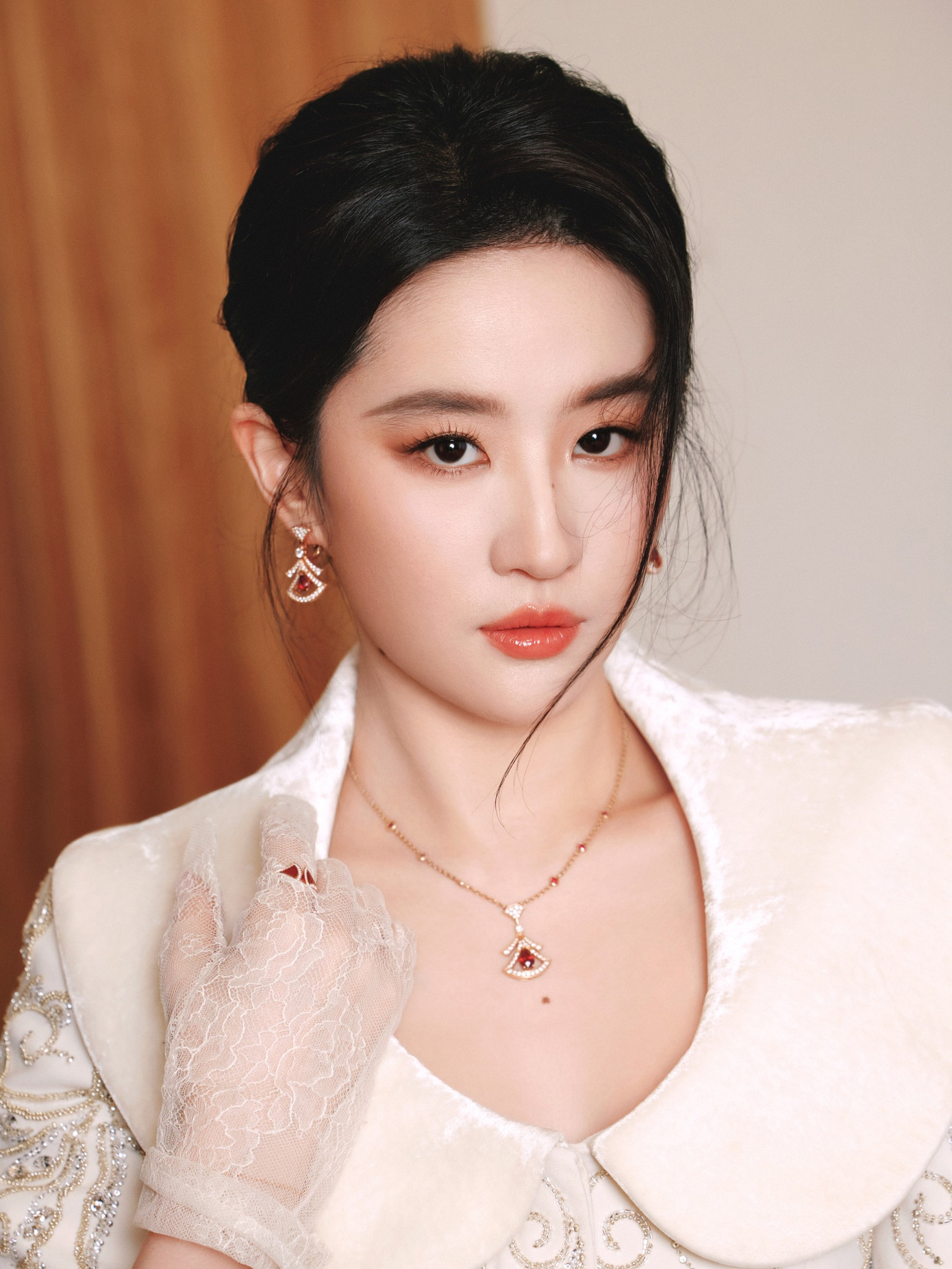 Lưu Diệc Phi không được đề cử ở nhiều giải thưởng khác vì có quốc tịch Mỹ.