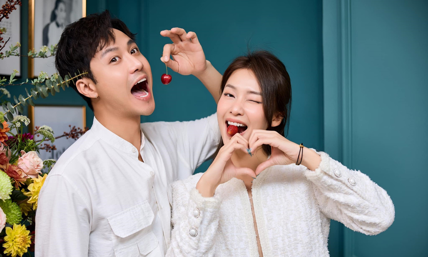 Cô né tránh những màn ghép đôi của khán giả.