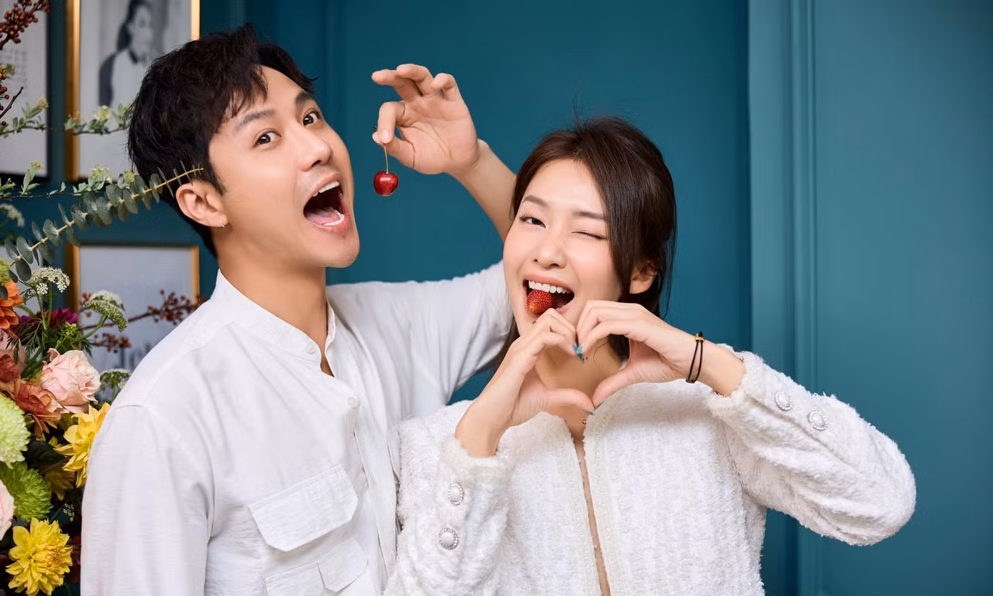 Cô né tránh những màn ghép đôi của khán giả.