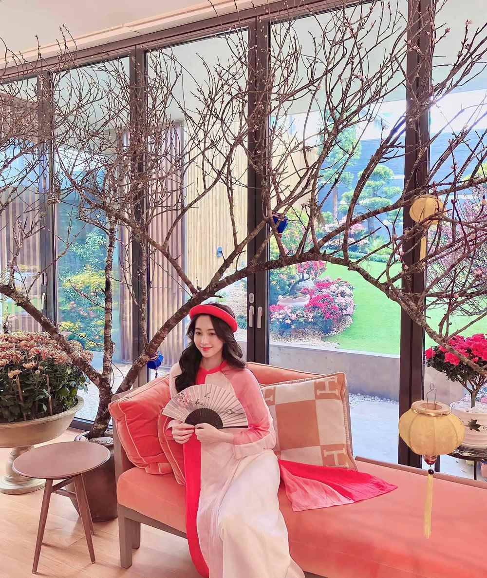 Ba năm liền nàng Hậu chụp ảnh ở căn phòng này.