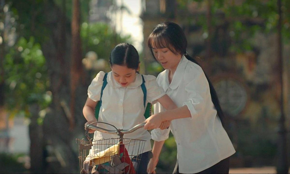 Nhưng lại khiến Vân Trang nhớ lại chuyện bị mẹ bỏ rơi Nhưng lại khiến Vân Trang nhớ lại chuyện bị mẹ bỏ rơi