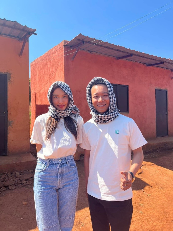 Thùy Tiên khẳng định cô và Quang Linh không có tình cảm đặc biệt. Thùy Tiên khẳng định cô và Quang Linh không có tình cảm đặc biệt.