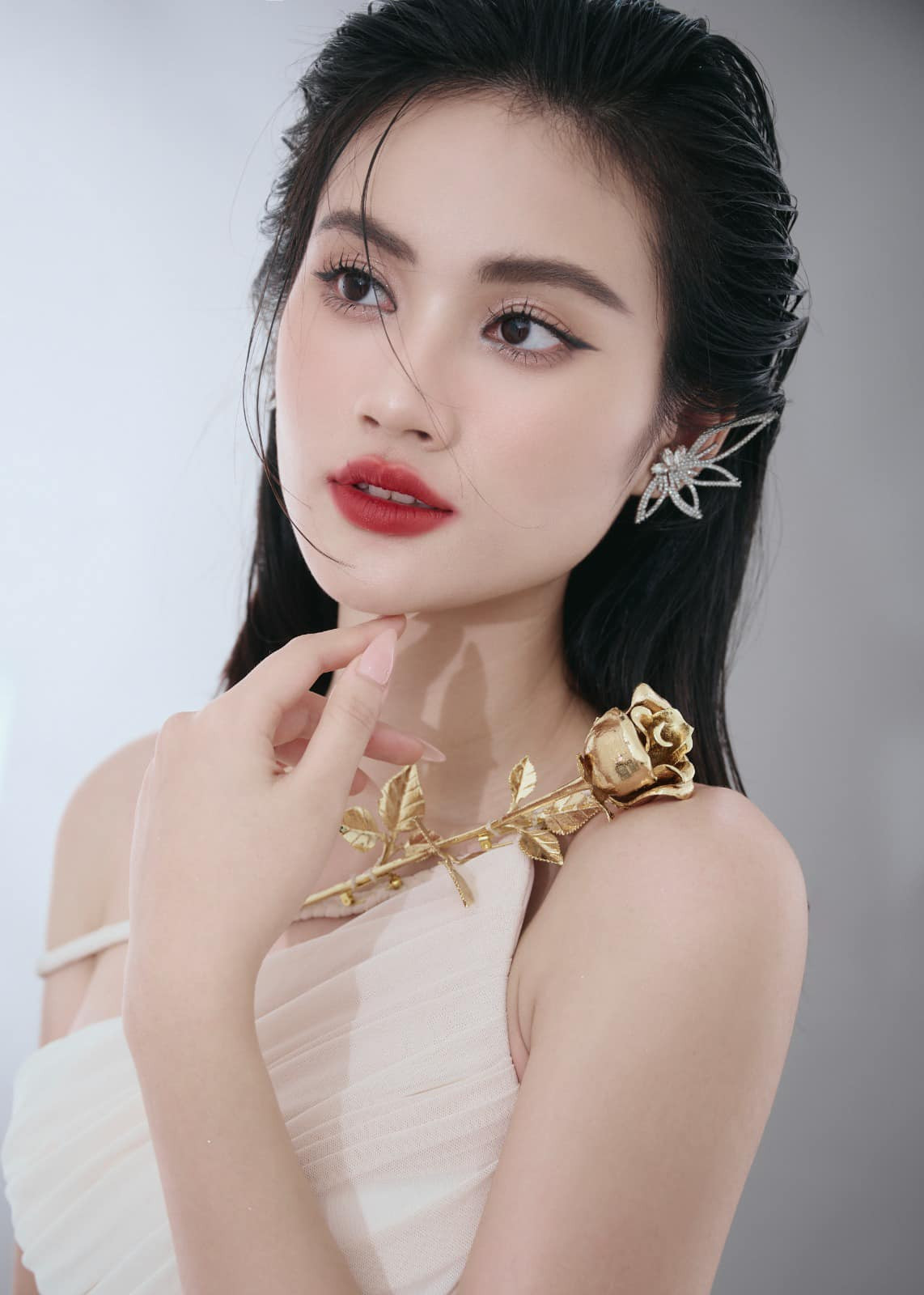 Hoa hậu Ý Nhi chuẩn bị quay trở về Úc để học tiếp.