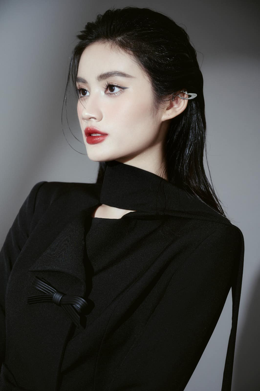 Cô vẫn chưa hé lộ dự án nhân ái của mình.