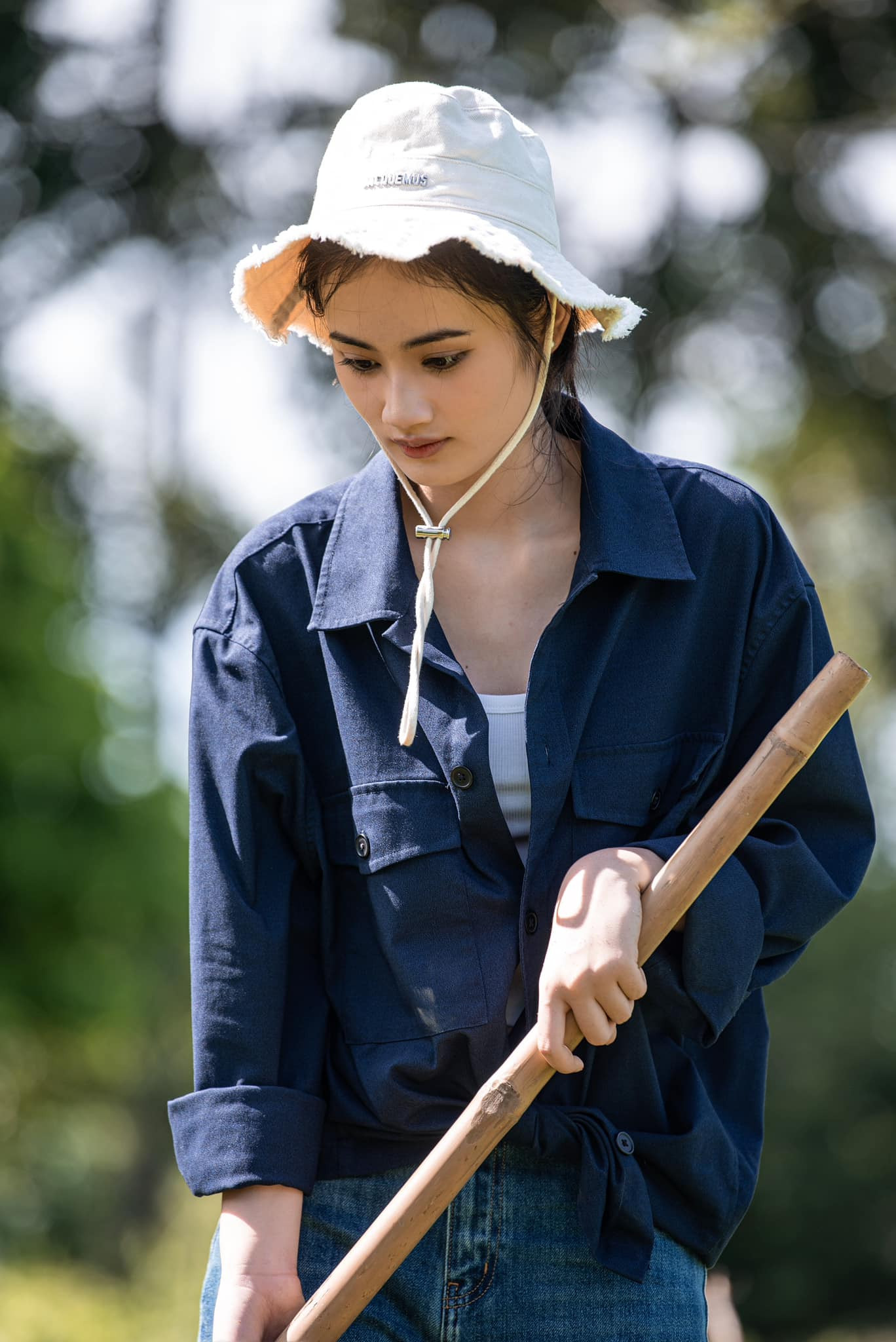 Nàng hậu tham gia nhiều hoạt động thiện nguyện khi về Việt Nam.