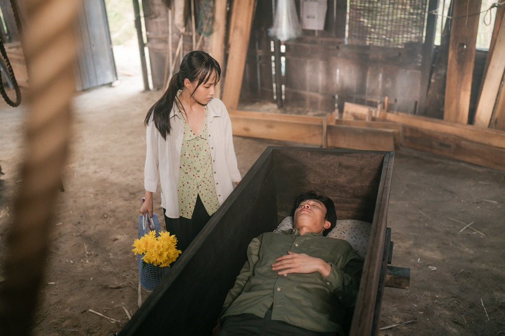 Nam diễn viên phải trải qua một cảnh quay ám ảnh. Nam diễn viên phải trải qua một cảnh quay ám ảnh.