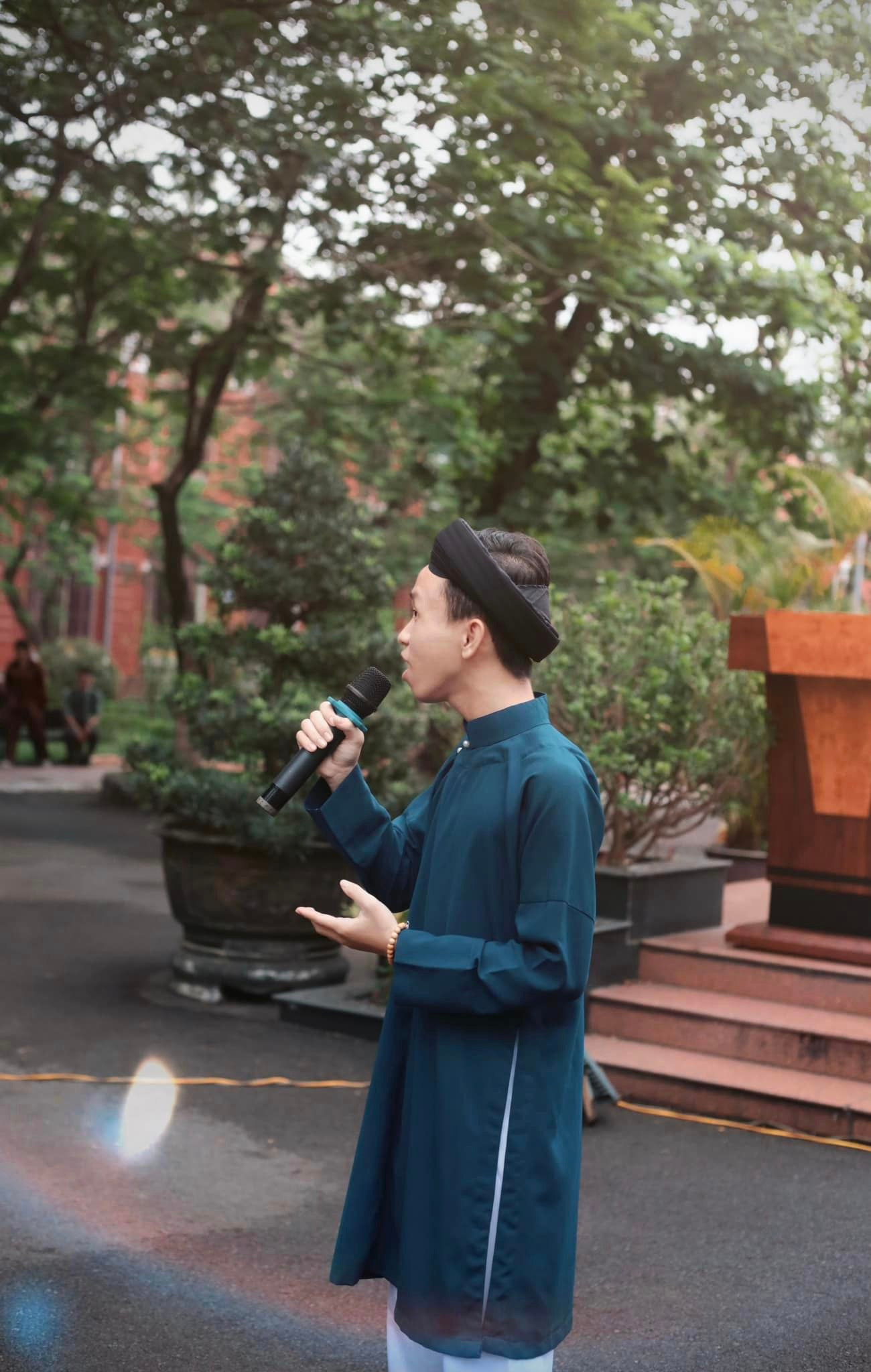 Bạn Lê Ngọc Cương, THPT chuyên Quốc Học - Huế. Bạn Lê Ngọc Cương, THPT chuyên Quốc Học - Huế.