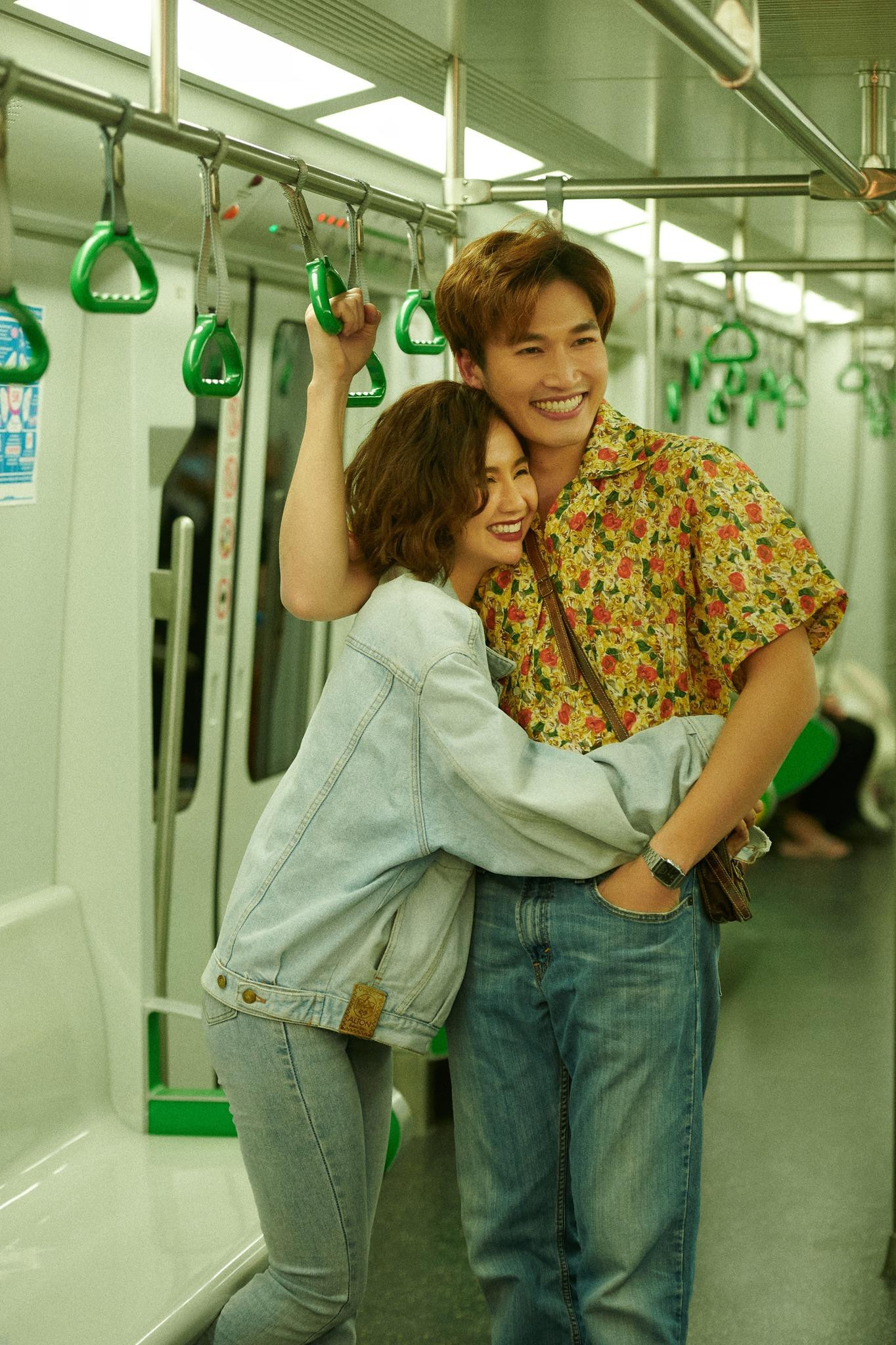 Loạt ảnh tình cảm của Đình Tú và Huyền Lizzie Loạt ảnh tình cảm của Đình Tú và Huyền Lizzie