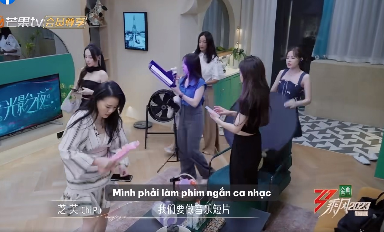 Chi Pu lên ý tưởng làm MV ca nhạc. Chi Pu lên ý tưởng làm MV ca nhạc.