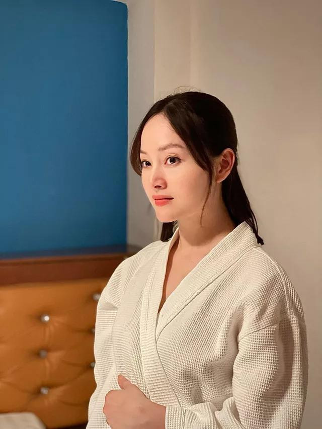 Vân Khánh đi khách sạn với ai đây? Vân Khánh đi khách sạn với ai đây?