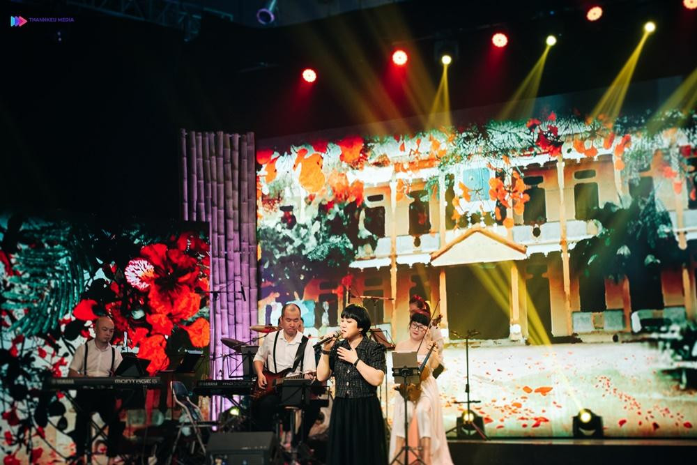 Ngọc Linh thể hiện ca khúc Tình thơ Ngọc Linh thể hiện ca khúc Tình thơ