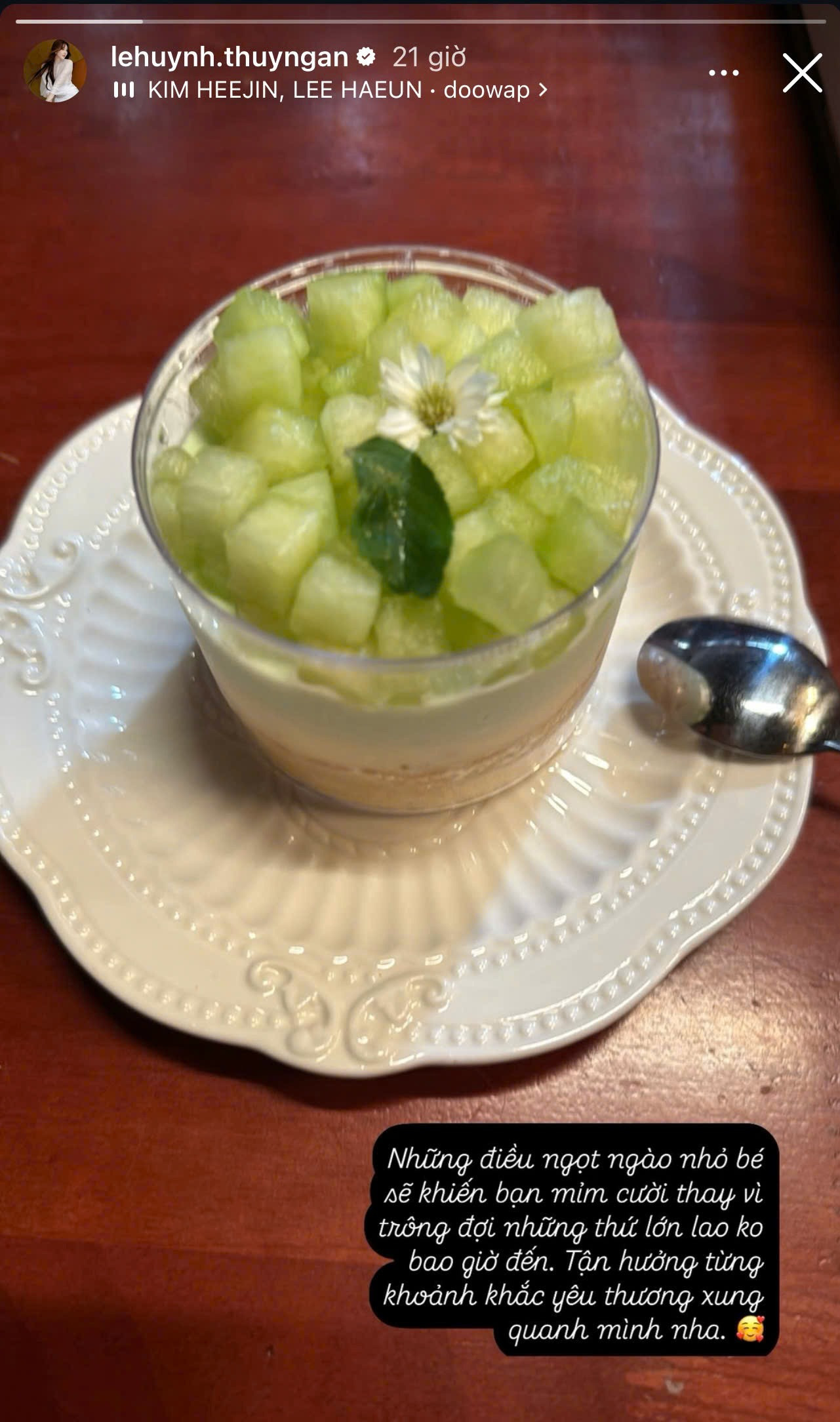 Dạo gần đây, Thúy Ngân thường ưu tư, suy ngẫm khác với trước kia. Dạo gần đây, Thúy Ngân thường ưu tư, suy ngẫm khác với trước kia.