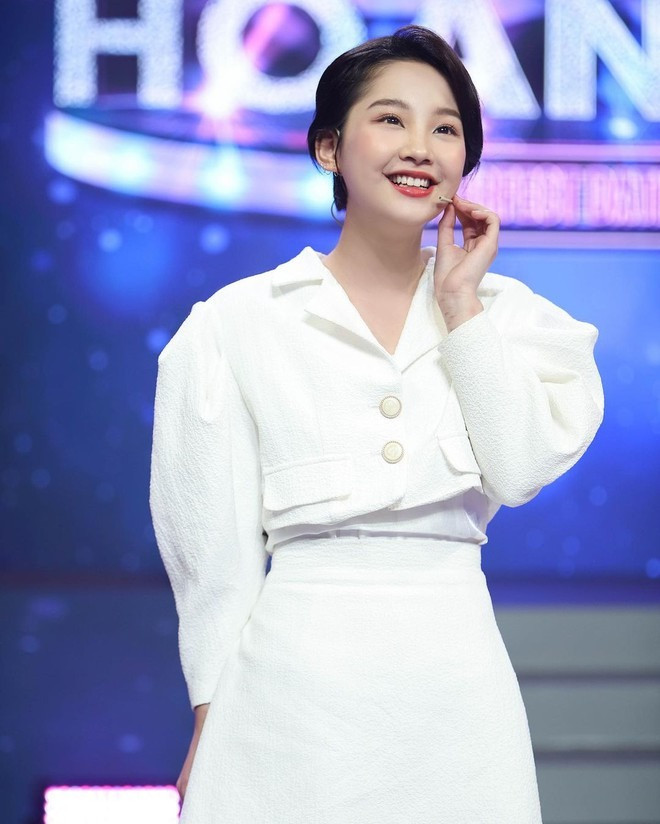 Thu Hà Ceri nổi tiếng khi tham gia show Tỏ Tình Hoàn Mỹ.