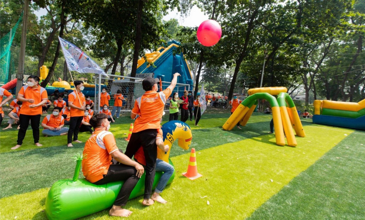 Teambuilding dành cho các bạn sinh viên được FPT Polytechnic tổ chức thường xuyên, thậm chí có cả những buổi teambuilding kết hợp du lịch trải nghiệm. Teambuilding dành cho các bạn sinh viên được FPT Polytechnic tổ chức thường xuyên, thậm chí có cả những buổi teambuilding kết hợp du lịch trải nghiệm.