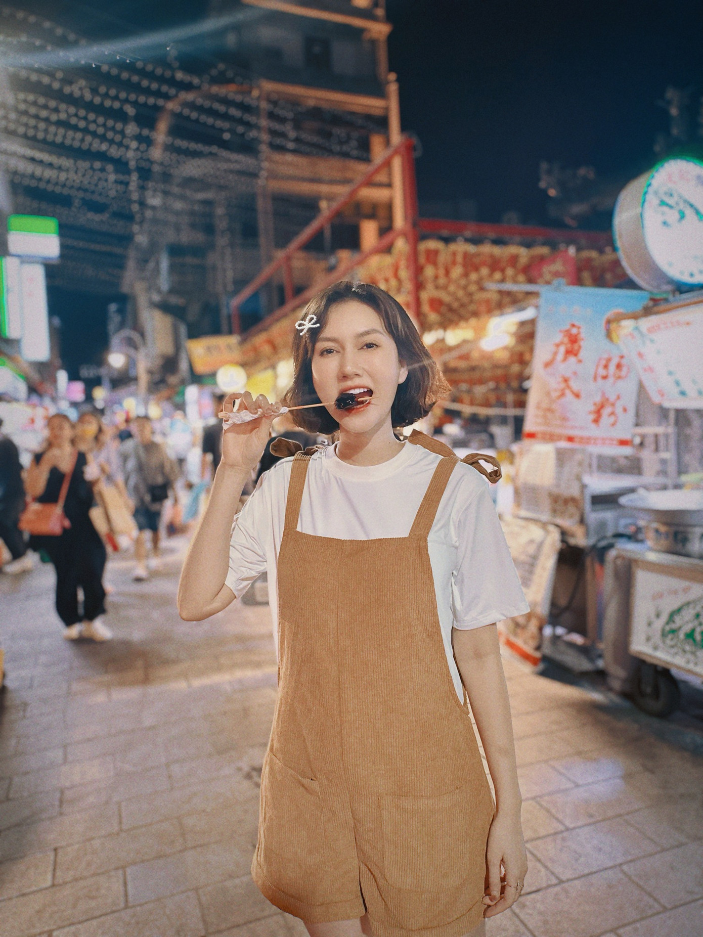 Hương Giang được khen ngày càng trẻ trung. Hương Giang được khen ngày càng trẻ trung.