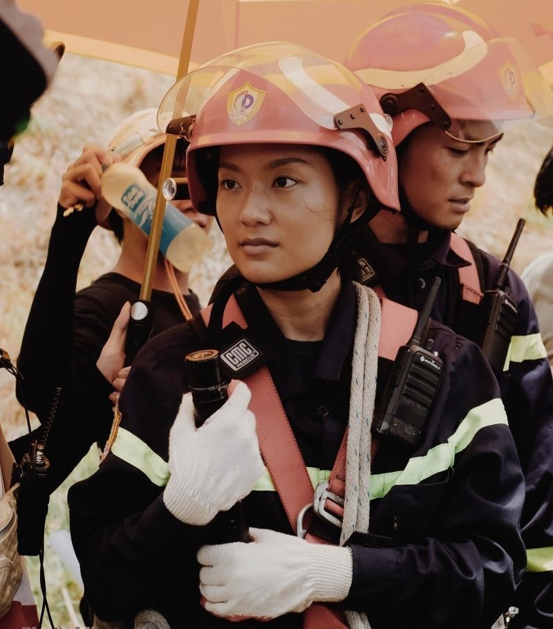 Mọi người làm việc suốt 26 tiếng đồng hồ