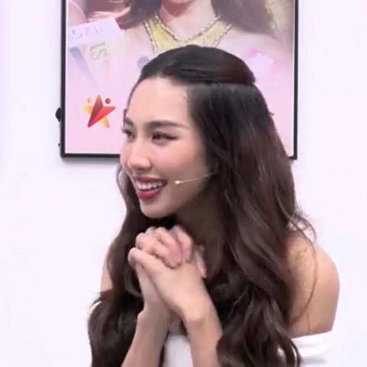 Thùy Tiên bật cười khi nhắc đến "Lôi con" Thùy Tiên bật cười khi nhắc đến "Lôi con"