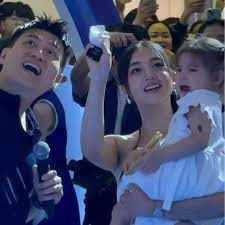 Khán giả xót xa khi Pam khóc nức nở vì sợ hãi khi tham dự sự kiện đông người.