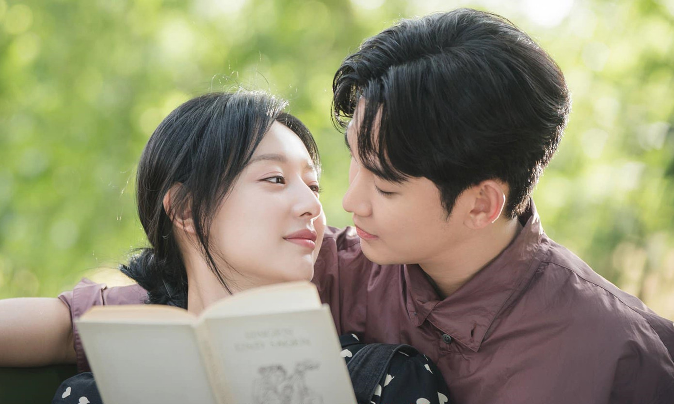 Kim Soo Hyun, Kim Ji Won được "đẩy thuyền" vì quá đẹp đôi. Kim Soo Hyun, Kim Ji Won được "đẩy thuyền" vì quá đẹp đôi.