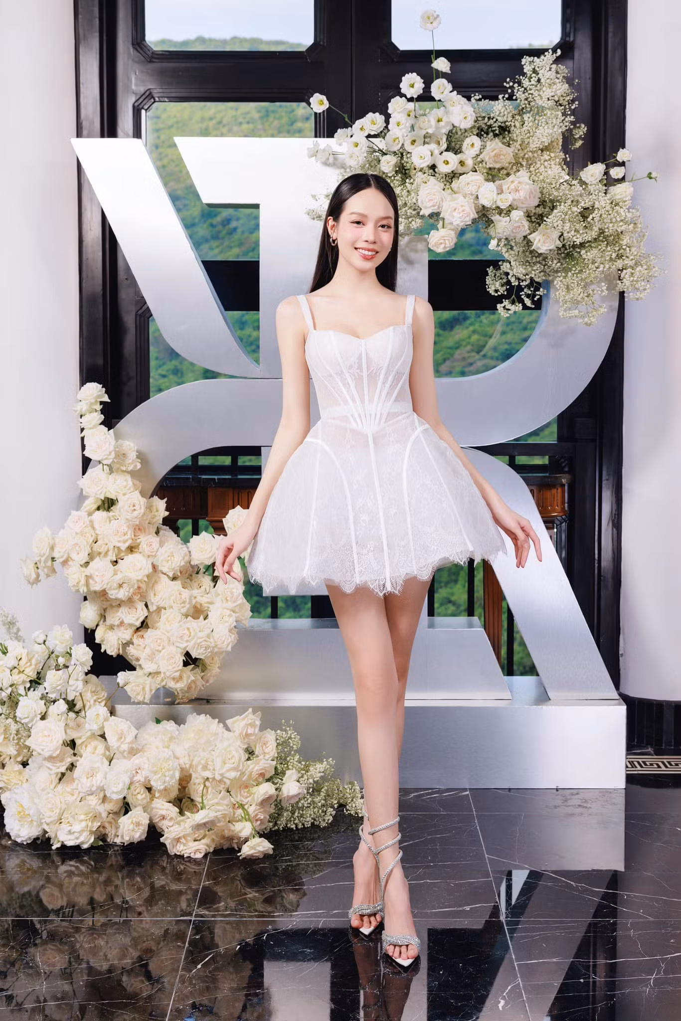 Nàng hậu có nhiều lợi thế về sắc vóc.