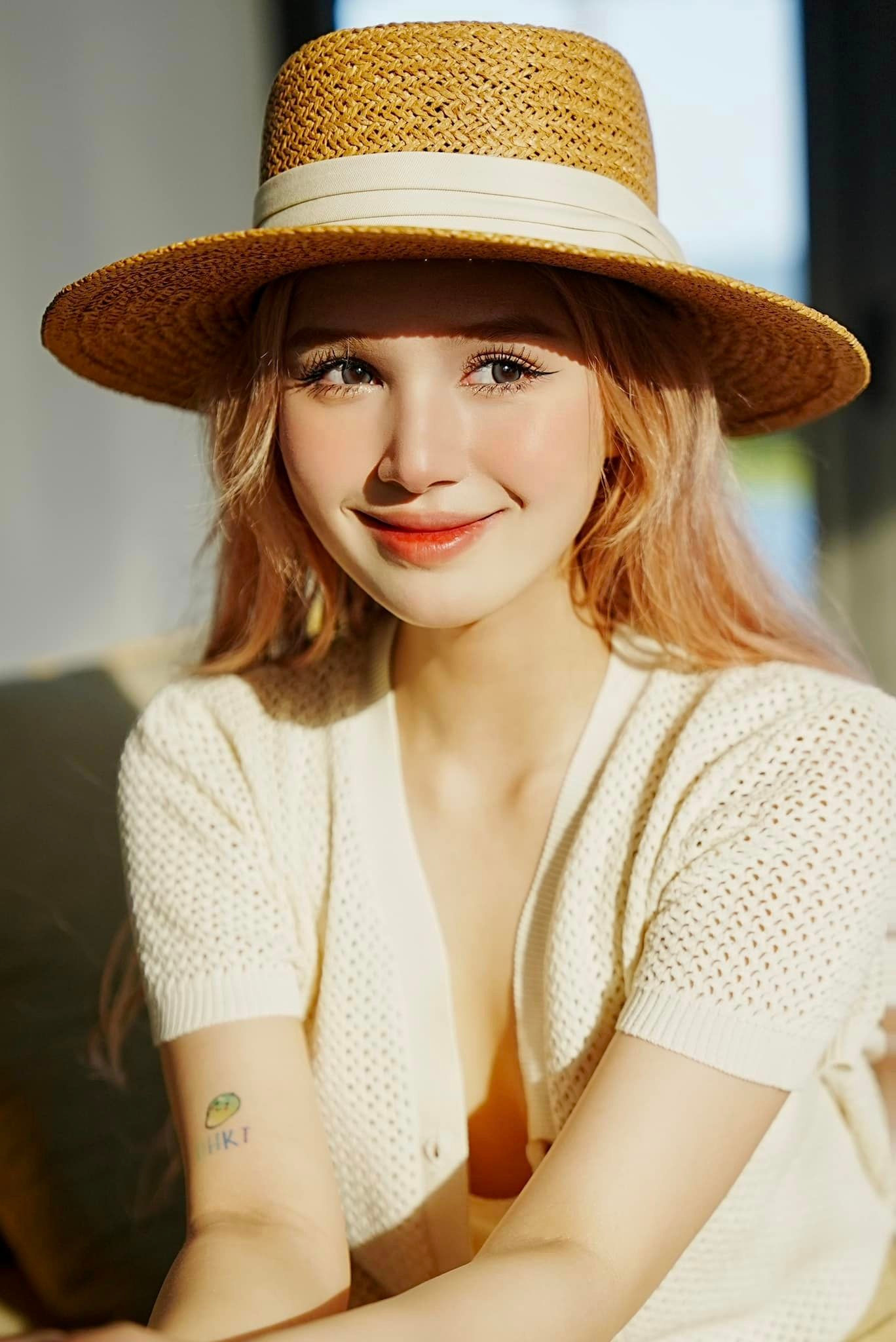 Xoài Non khẳng định không hề nhận 20 tỷ đồng để chia tay như tin đồn. Xoài Non khẳng định không hề nhận 20 tỷ đồng để chia tay như tin đồn.