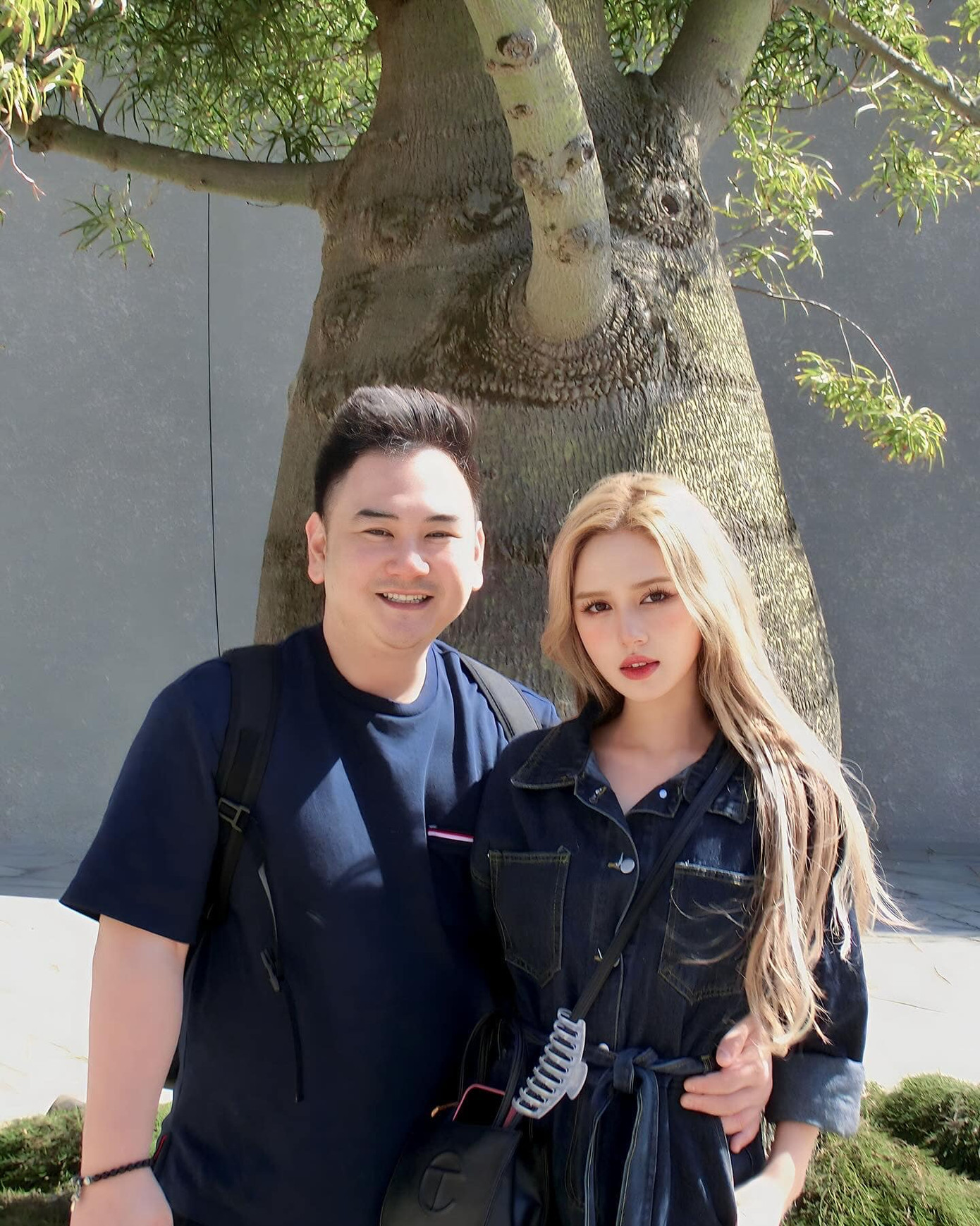 Cô và Xemesis không còn là vợ chồng thì vẫn là bạn bè. Cô và Xemesis không còn là vợ chồng thì vẫn là bạn bè.