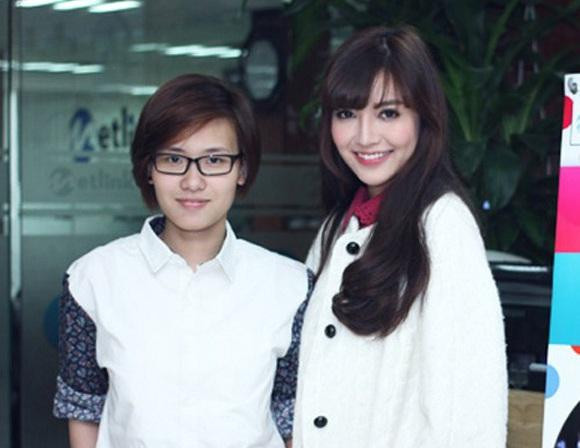 Tiên Cookie và Bích Phương đã đồng hành từ những ngày đầu tiên trong sự nghiệp. Tiên Cookie và Bích Phương đã đồng hành từ những ngày đầu tiên trong sự nghiệp.