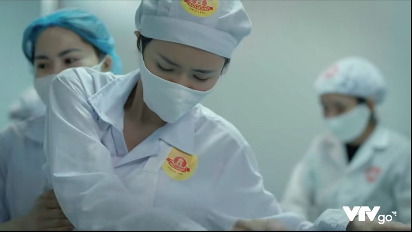 Biết làm công nhân vất vả nhưng Xuân không chăm lo cho chính mình.