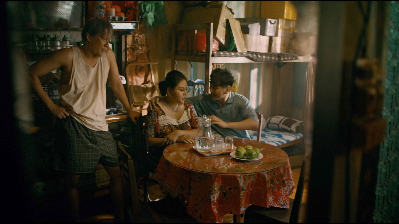 Gia đình nữ chính bao năm vẫn loay hoay với cái nghèo. Gia đình nữ chính bao năm vẫn loay hoay với cái nghèo.