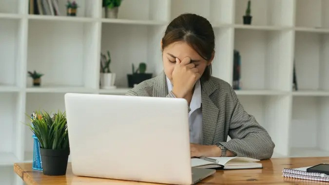 Nhiều Gen Z bị căng thẳng khi đi làm do quá ôm đồm công việc để chứng minh năng lực. Nhiều Gen Z bị căng thẳng khi đi làm do quá ôm đồm công việc để chứng minh năng lực.